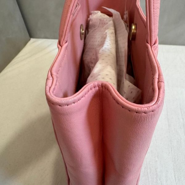 Chanel 浮雕粉色托特包 