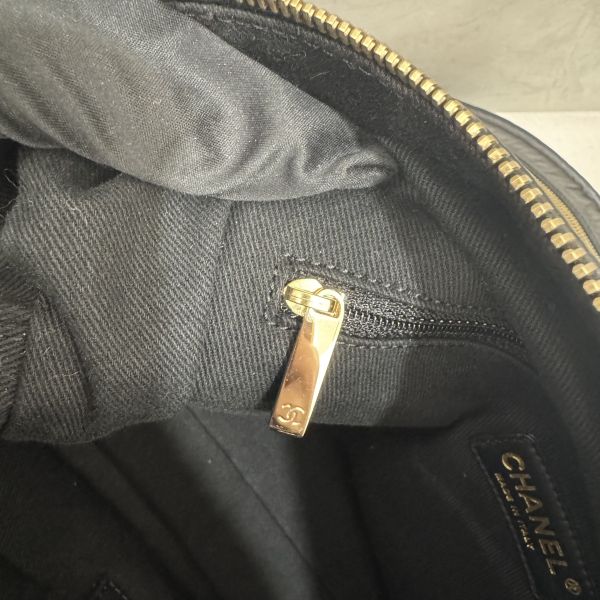 Chanel 絨毛皮革拼色相機包 