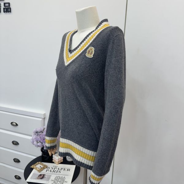 Burberry 學院風V領針織衫 