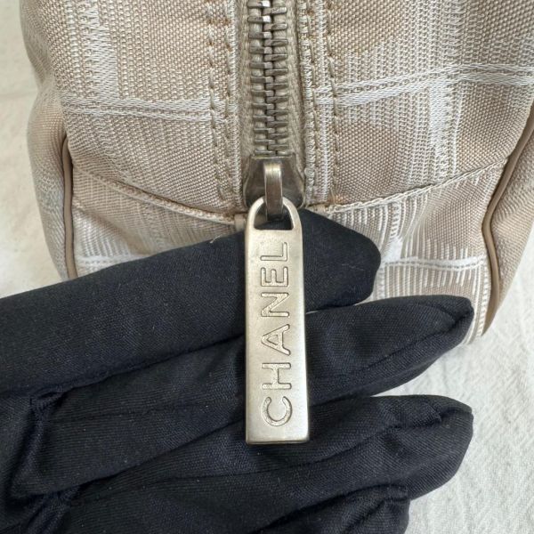 Chanel 冰格奶茶皮革拼接帆布法棍包 