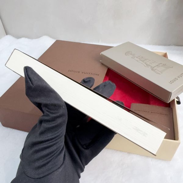 Louis Vuitton Tour Eiffel VIP 限量版翻頁動畫書 
