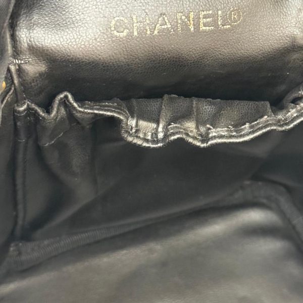 Chanel 魚子醬化妝包 