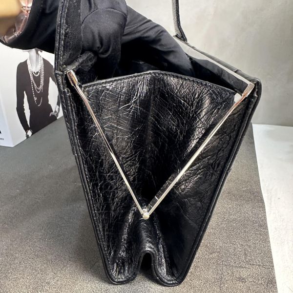 Gucci 黑色壓紋鴕鳥皮肩背包* 