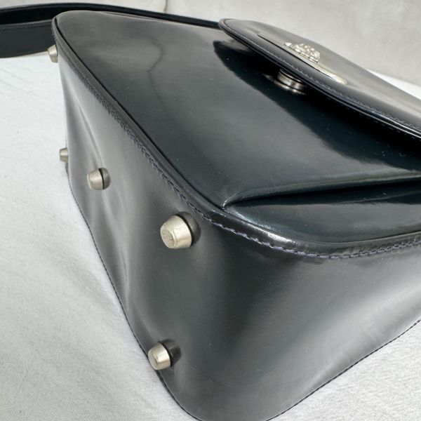 Versace經典黑色漆皮包 