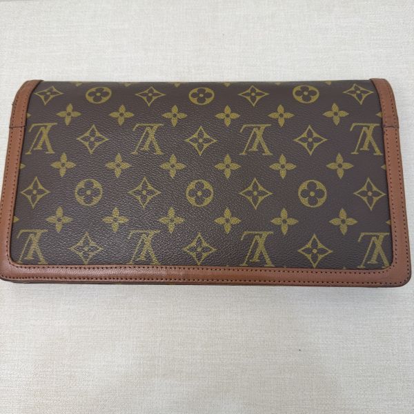LV 紅皮信封手拿包 