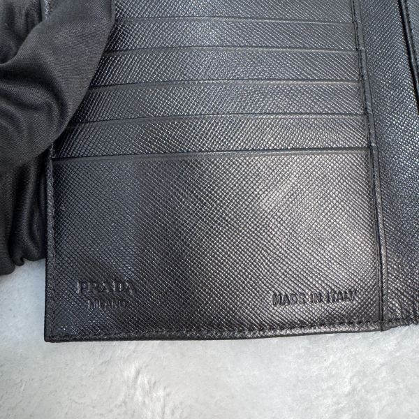 Prada Tessuto 黑色尼龍三折短夾 