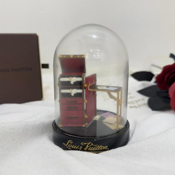 Louis Vuitton 櫃子水晶球 