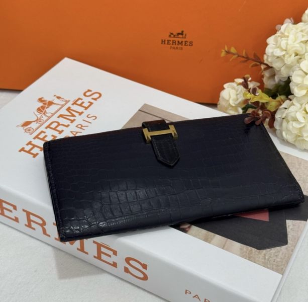 Hermès 深藍色鱷魚皮長夾 
