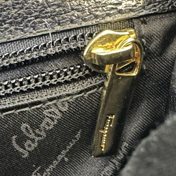 Ferragamo 菲拉格慕 經典金屬扣環包 