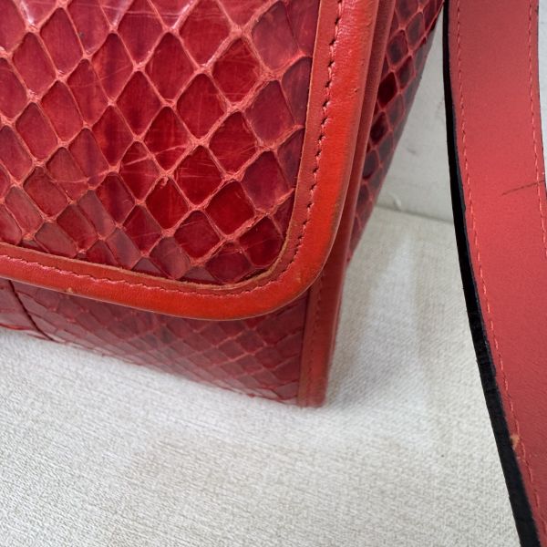 FENDI 蟒蛇皮肩包 