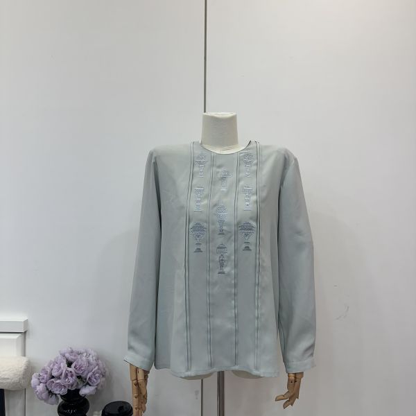 Burberry 復古刺繡上衣 