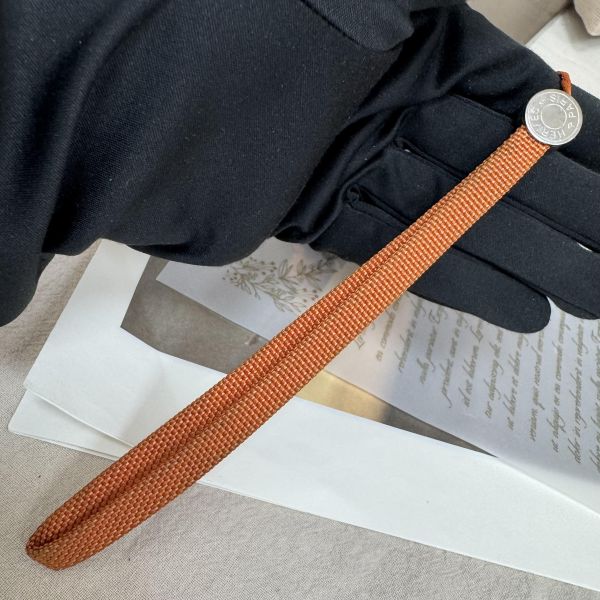 Hermès 橘色掛繩 