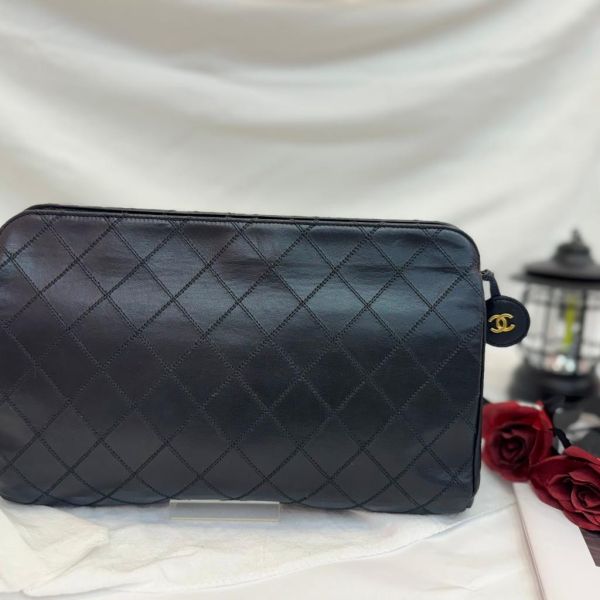 Chanel 黑色菱格手拿包 