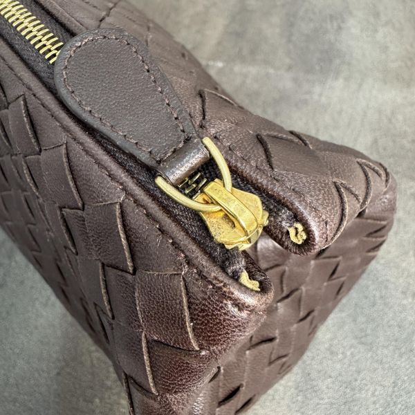 Bottega Veneta 經典Intrecciato 納帕小羊皮編織拉鍊手拿包* 