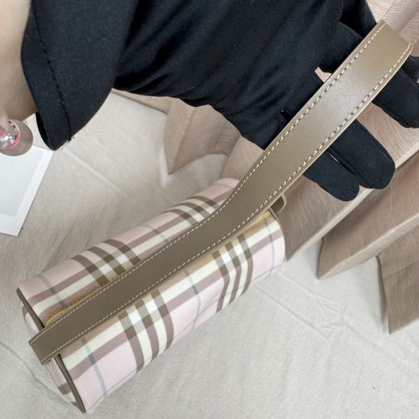 Burberry 粉色格紋圓筒包 