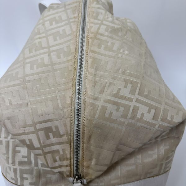 Fendi 奶茶色法棍包 