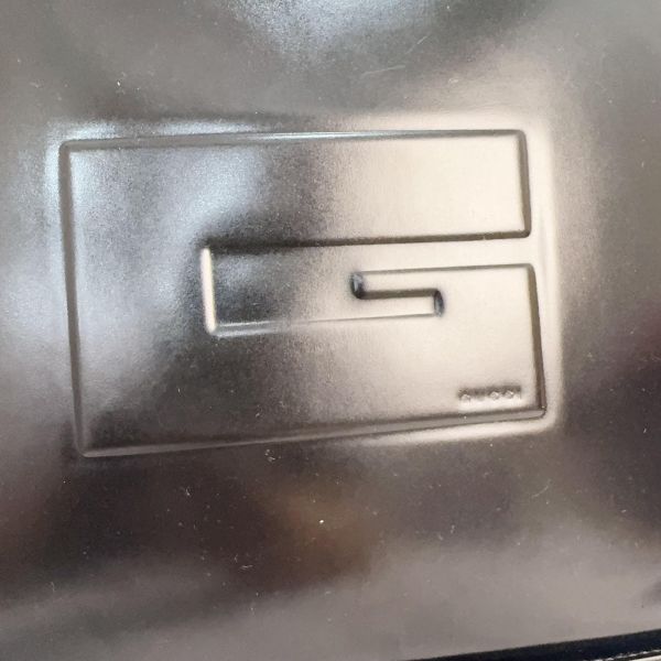 Gucci 黑色漆皮單肩包 