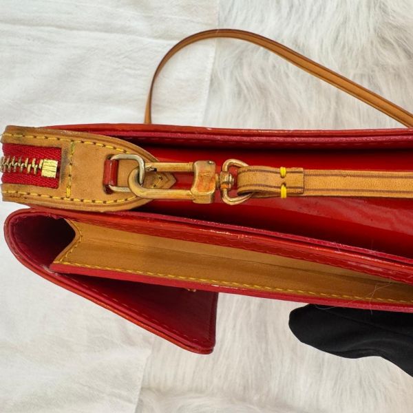 Louis Vuitton 漆皮紅色相機包 