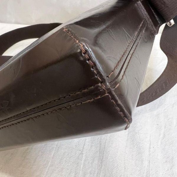 Louis Vuitton 硬殼肩包 