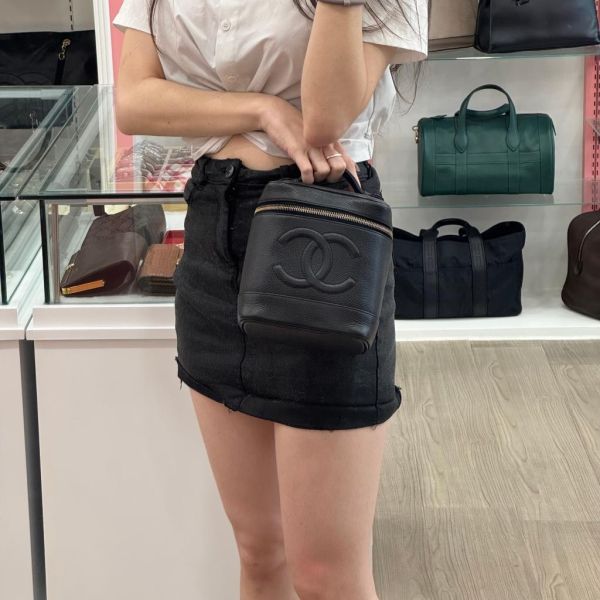 Chanel 魚子醬化妝包 