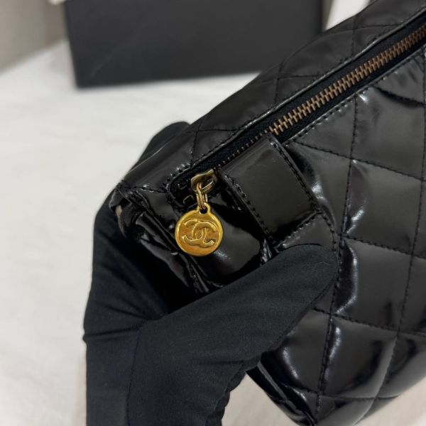 Chanel 菱格漆皮腰包 