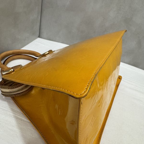 Lv 黃漆皮手提包 