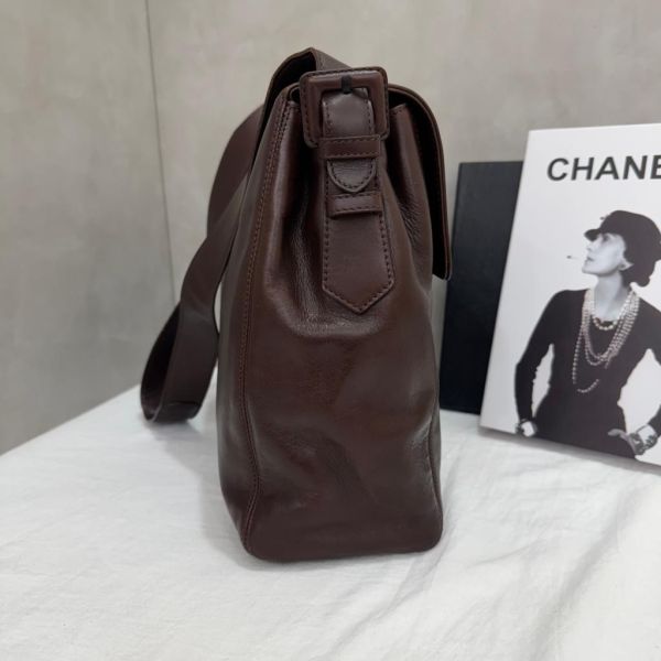 Chanel 簡約翻蓋單肩包 