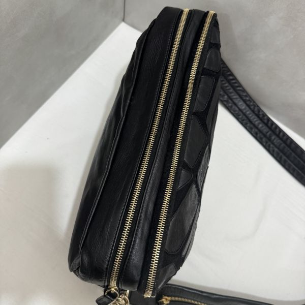 Chanel 絨毛皮革拼色相機包 