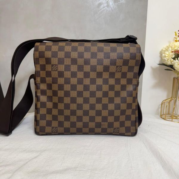 Louis Vuitton 棋盤上扣斜背包 