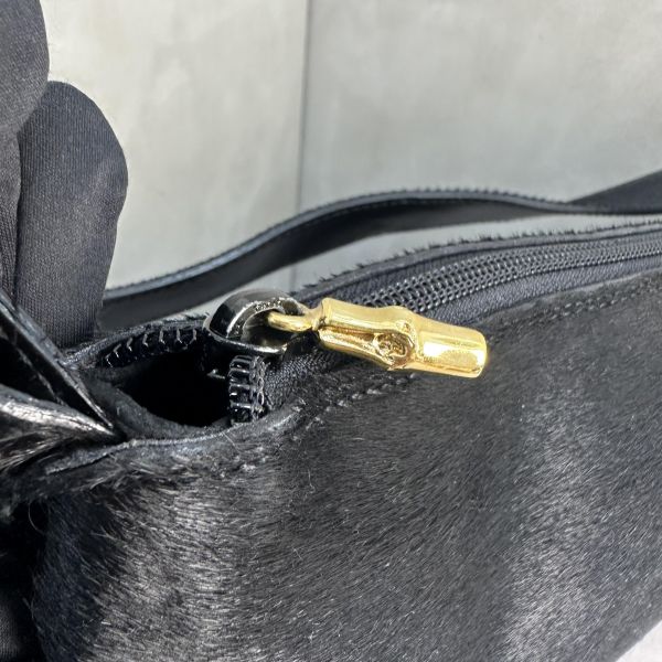 Gucci 超大款馬銜扣馬毛半月包 