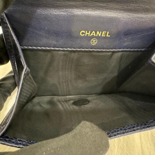 Chanel 深藍魚子醬中夾 