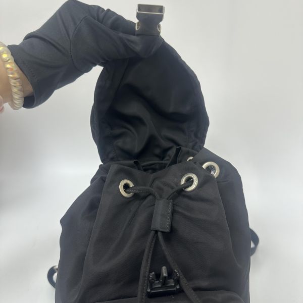 Prada 經典尼龍後背包 