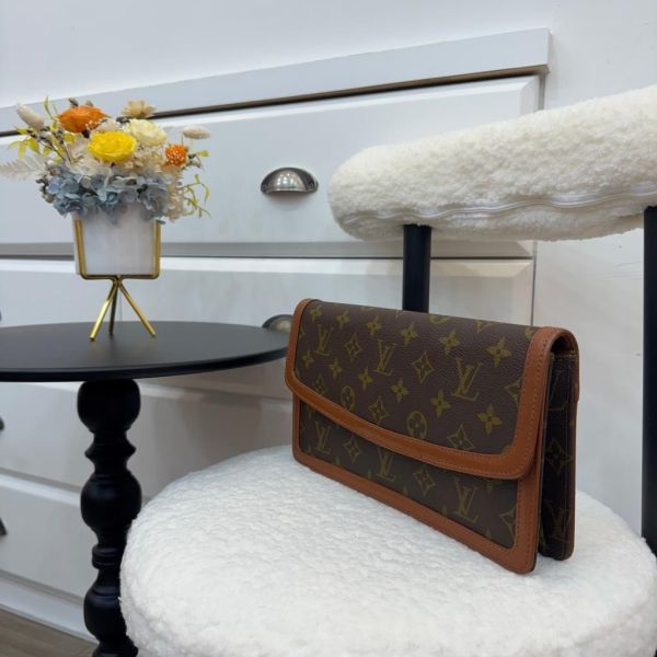 Louis Vuitton 老花紅皮手拿包 