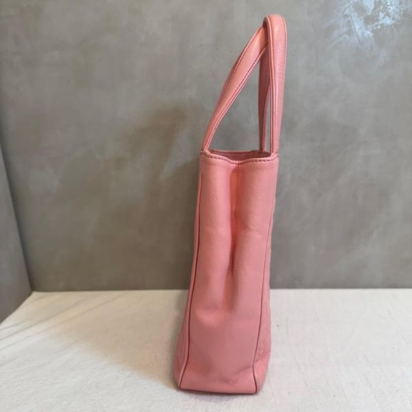 Chanel 浮雕粉色托特包 