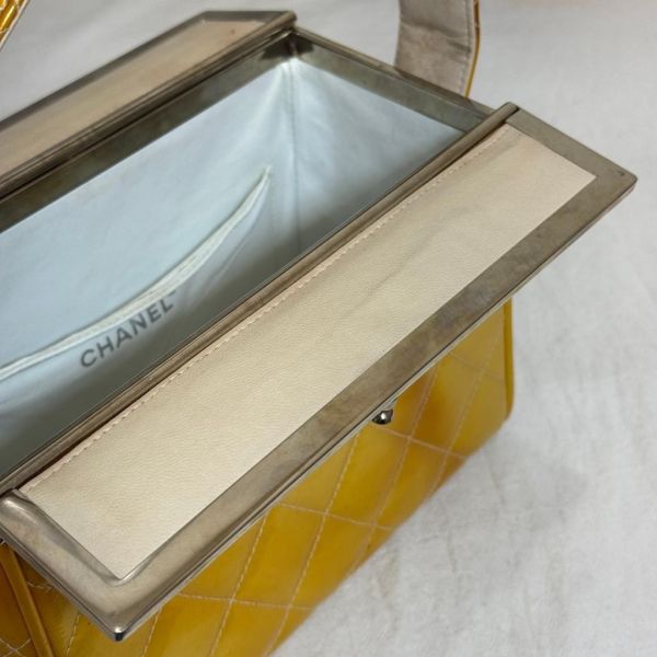 CHANEL 黃色漆皮方盒子 