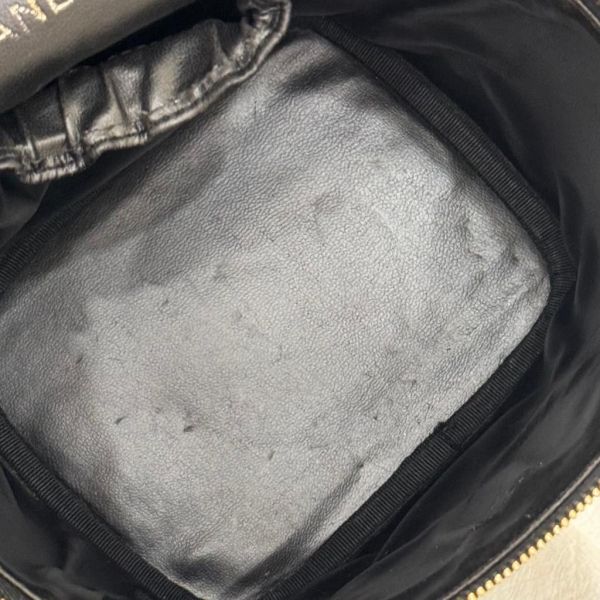 Chanel 魚子醬化妝包 