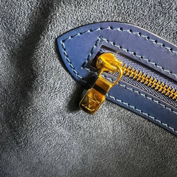 Louis Vuitton 壓紋皮革托特包 