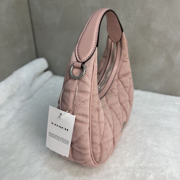 COACH 牛仔斜背兩用彎月包 