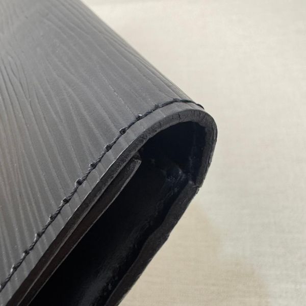 LV EPI水波紋黑色信封手拿包 
