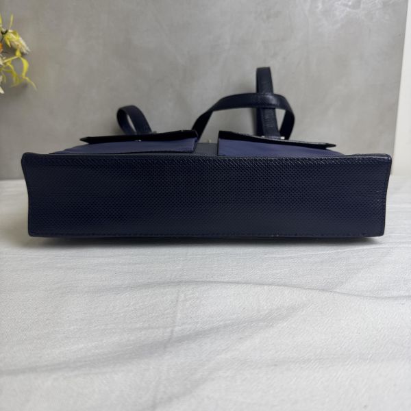 Bottega Veneta 藍黑雙色復古手提包 