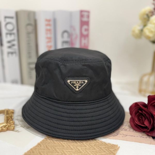 PRADA 經典三角鐵牌漁夫帽 
