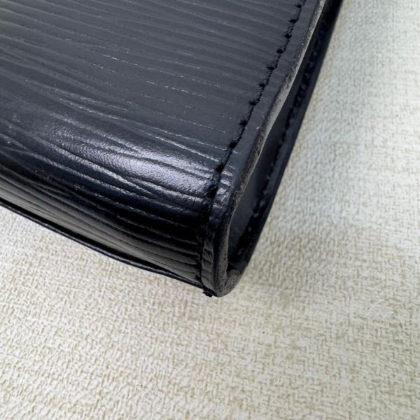LV EPI水波紋黑色信封手拿包 