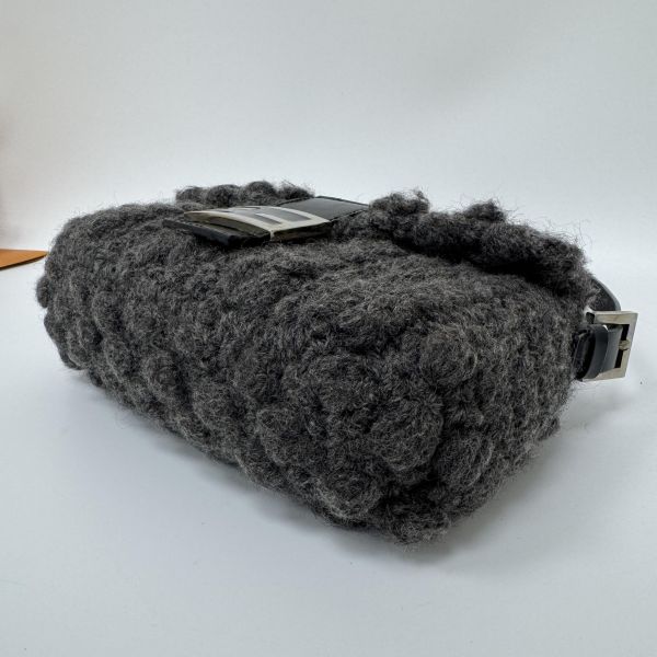 Fendi Baguette 灰色毛線針織肩背包 