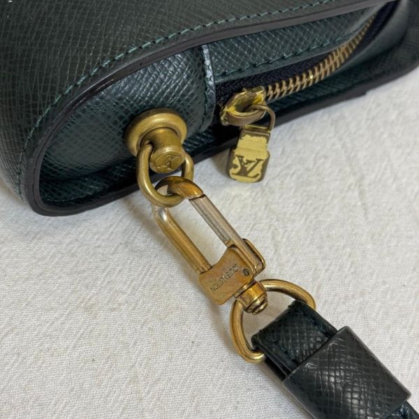 Louis Vuitton 墨綠色手拿包 