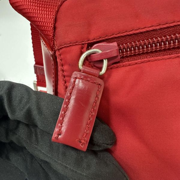 Prada Tessuto 尼龍郵差包 