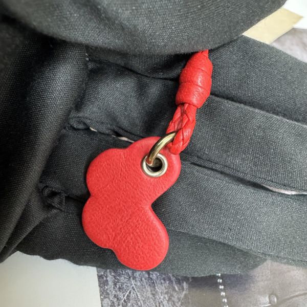 Bottega Veneta 紅色造型 掛繩 