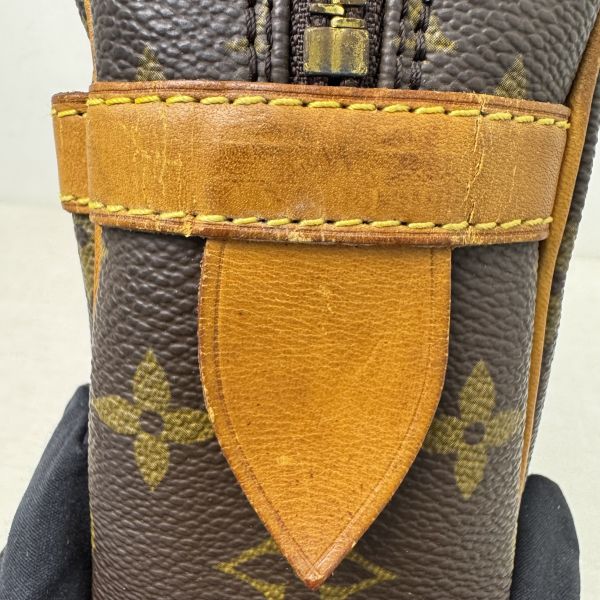 LV Monogram 老花手拿包 