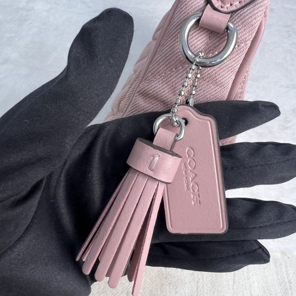 COACH 牛仔斜背兩用彎月包 