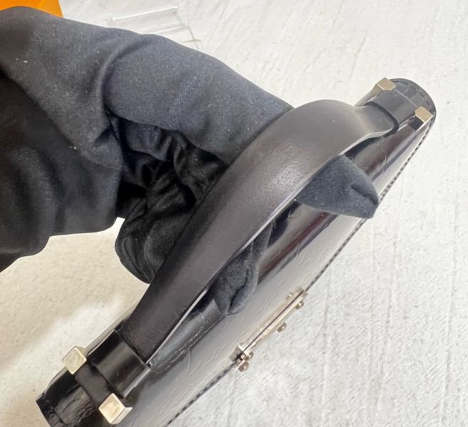 Louis Vuitton 硬殼扣式手提錢包 含卡夾 