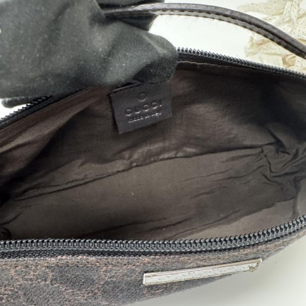 Gucci 黑色老花腋下包 